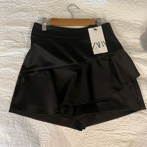 Zara ruffle skort